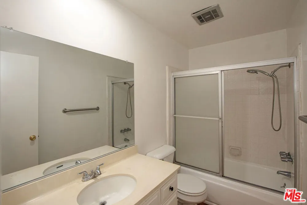 11515 Ohio Avenue #3 Los Angeles, CA 90025