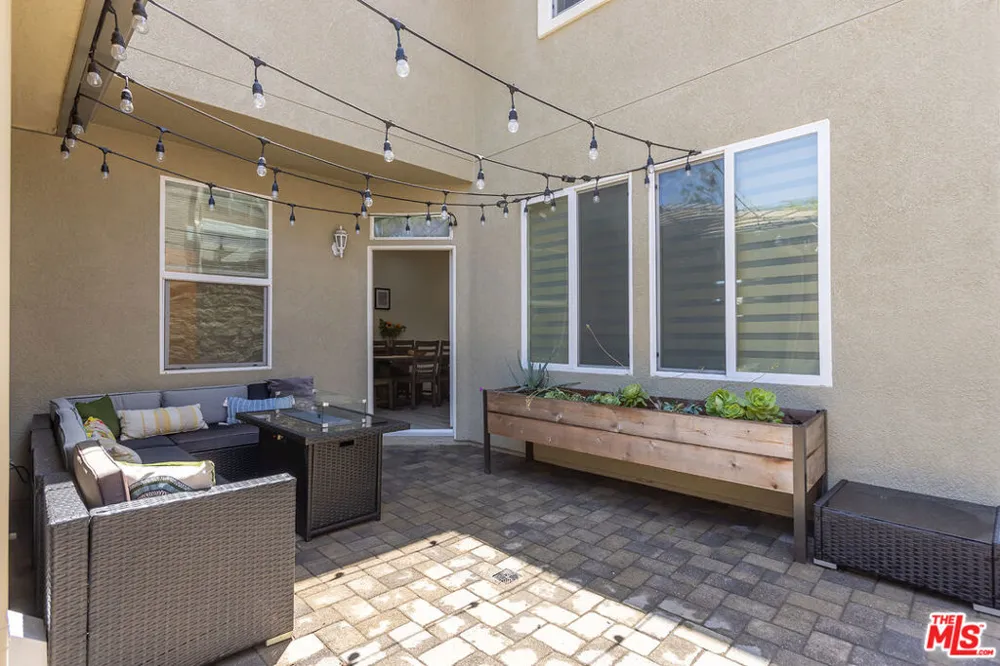 19919 Oakville Court Porter Ranch, CA 91326
