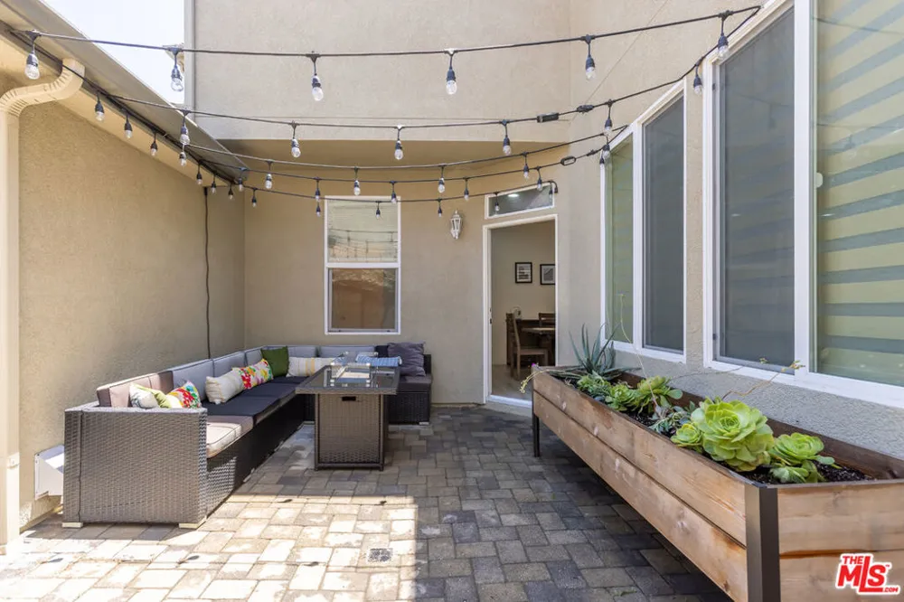 19919 Oakville Court Porter Ranch, CA 91326