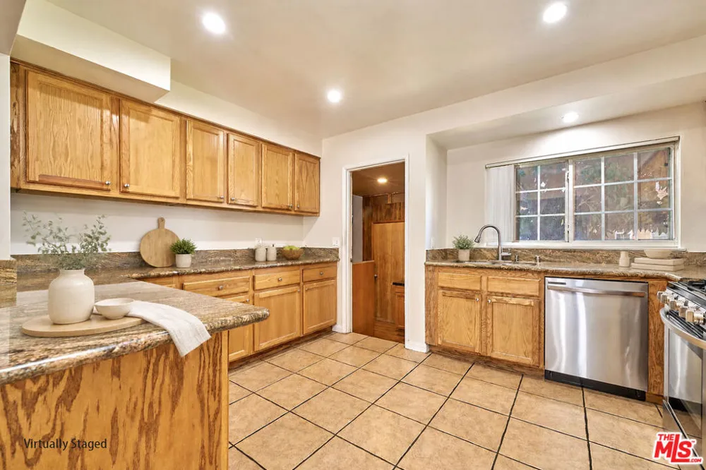 1436 W Valencia Drive Fullerton, CA 92833