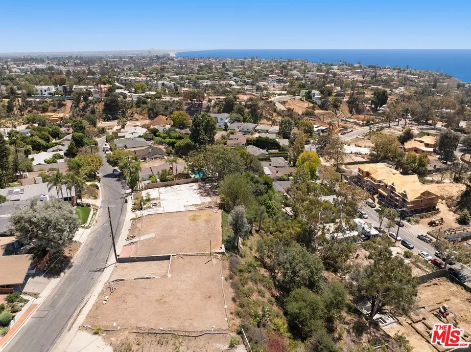 1067 Las Pulgas Road Los Angeles, CA 90272