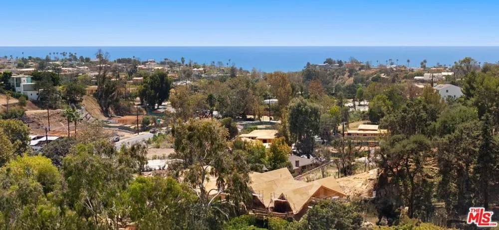 1067 Las Pulgas Road Los Angeles, CA 90272