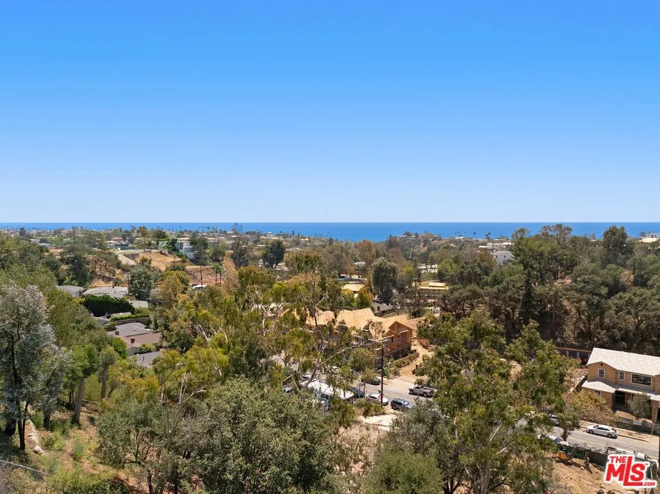 1067 Las Pulgas Road Los Angeles, CA 90272