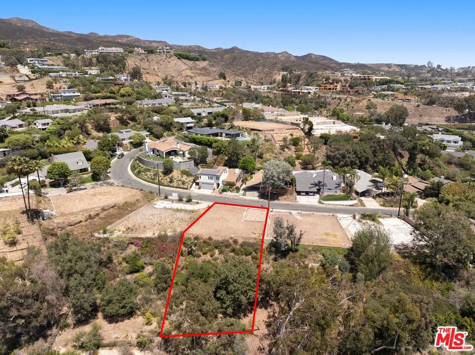 1067 Las Pulgas Road Los Angeles, CA 90272
