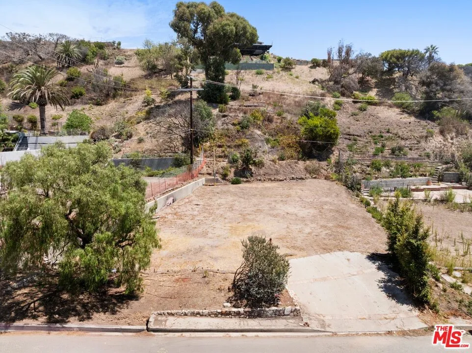826 Jacon Way Los Angeles, CA 90272