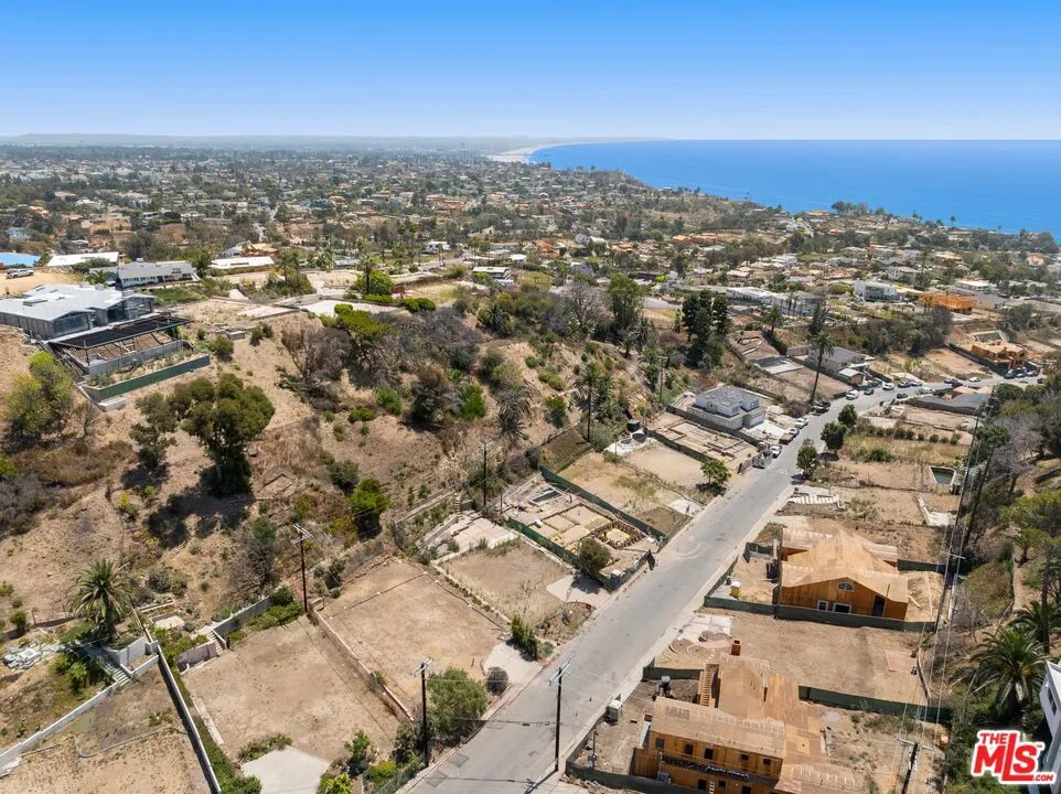 826 Jacon Way Los Angeles, CA 90272