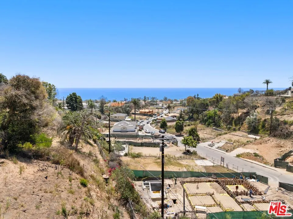 826 Jacon Way Los Angeles, CA 90272