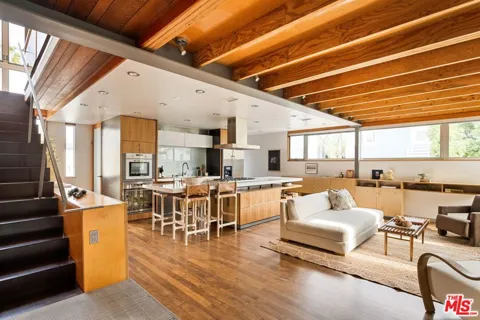 724 Superba Avenue