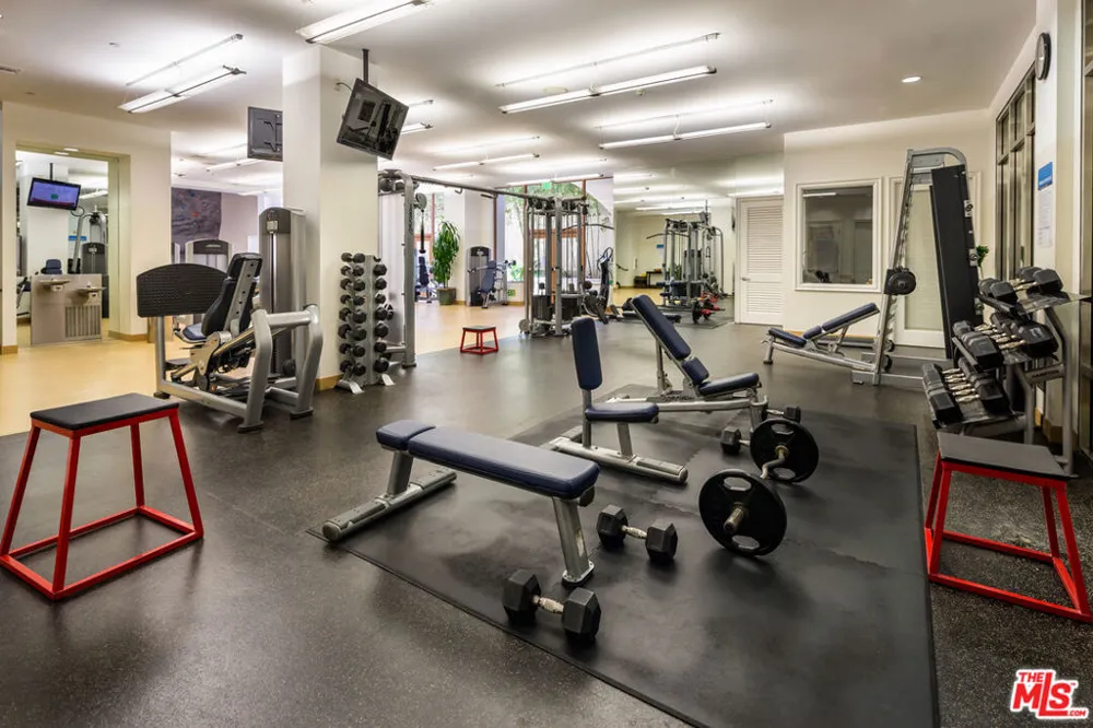 1040 Glendon Avenue #5109 Los Angeles, CA 90024
