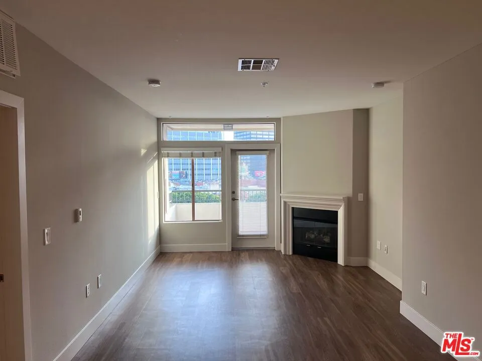 1040 Glendon Avenue #5109 Los Angeles, CA 90024