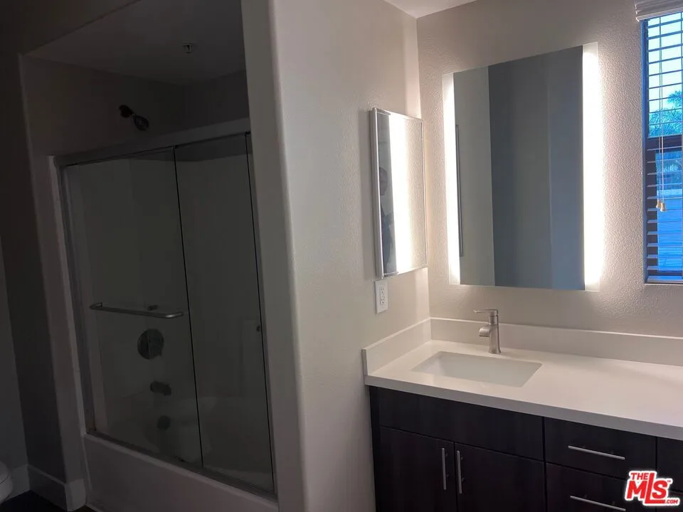 1040 Glendon Avenue #5109 Los Angeles, CA 90024