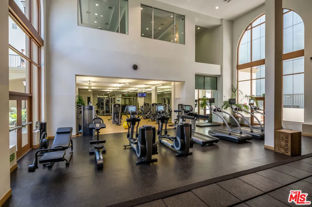 1040 Glendon Avenue #4106 Los Angeles, CA 90024