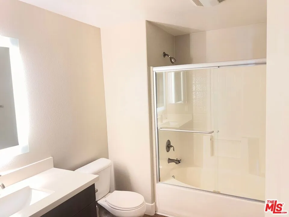 1040 Glendon Avenue #4106 Los Angeles, CA 90024