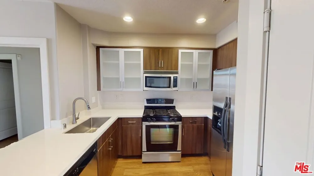 1040 Glendon Avenue #4106 Los Angeles, CA 90024