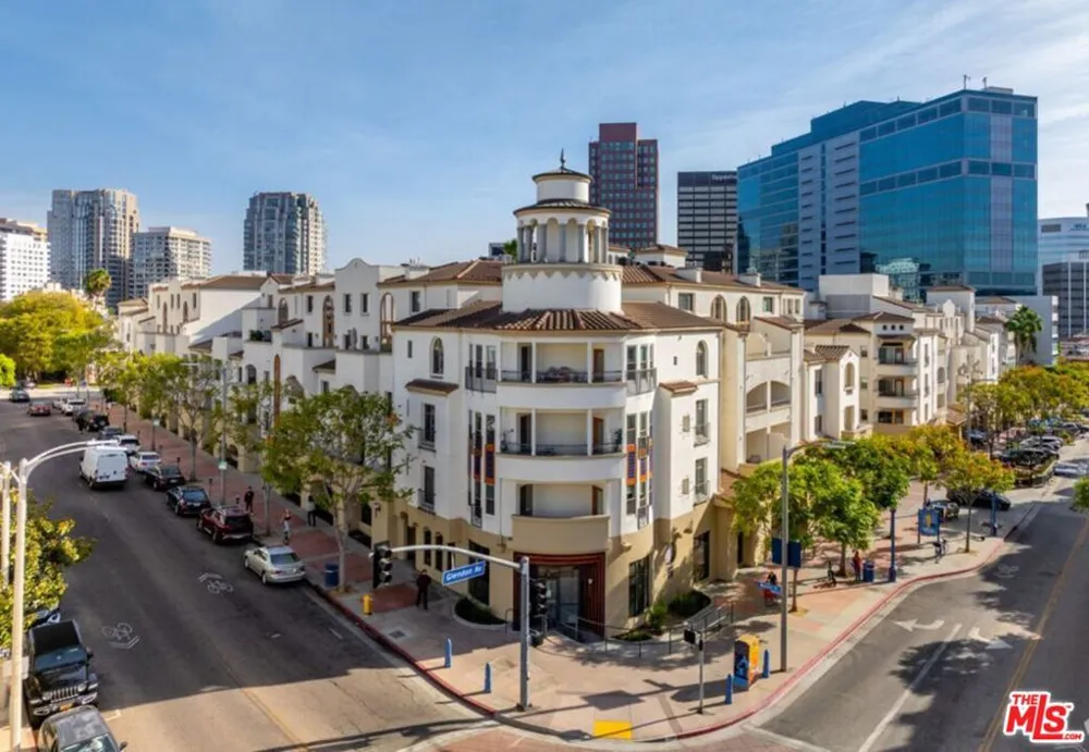 1040 Glendon Avenue #4106 Los Angeles, CA 90024