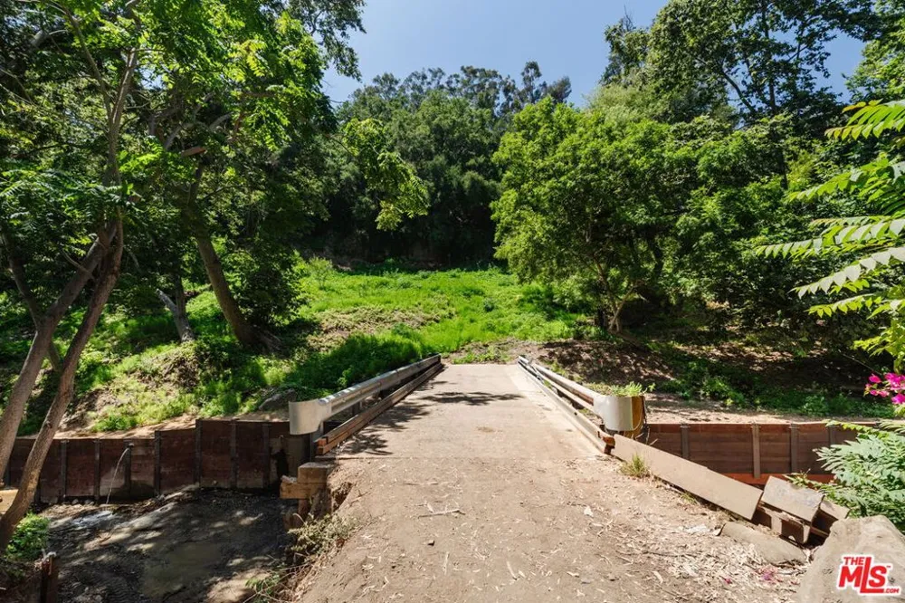 641 Hightree Road Santa Monica, CA 90402