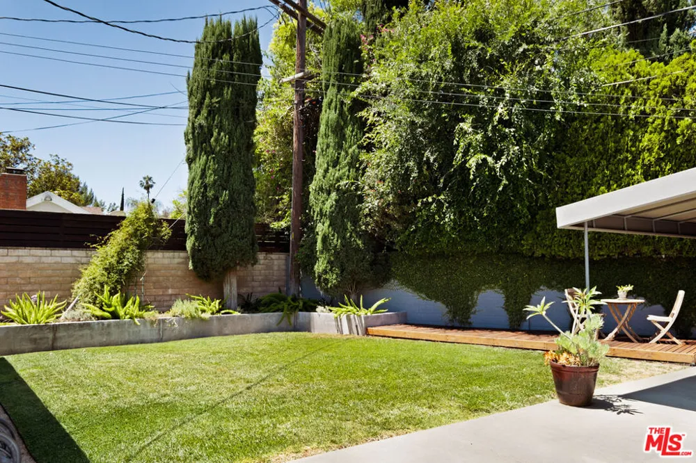 6237 Belmar Avenue Tarzana, CA 91335