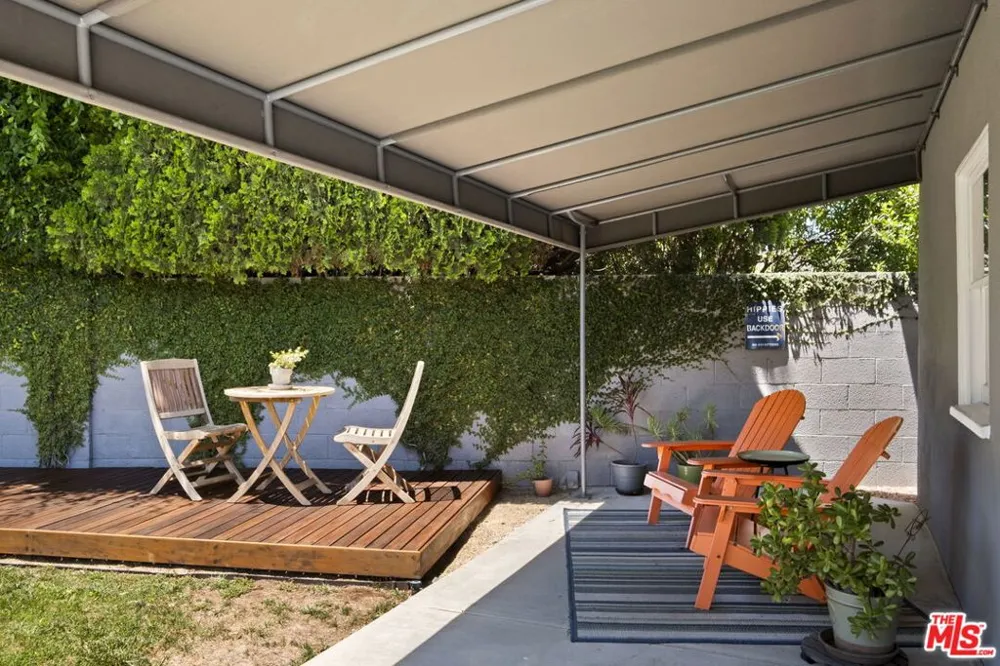 6237 Belmar Avenue Tarzana, CA 91335