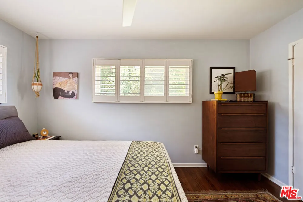 6237 Belmar Avenue Tarzana, CA 91335