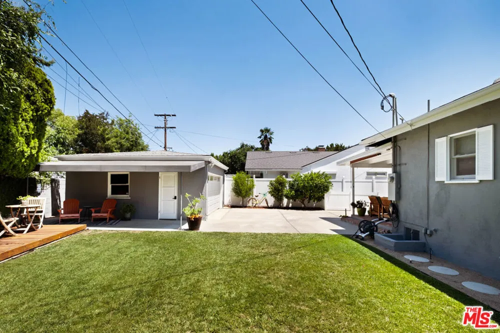 6237 Belmar Avenue Tarzana, CA 91335