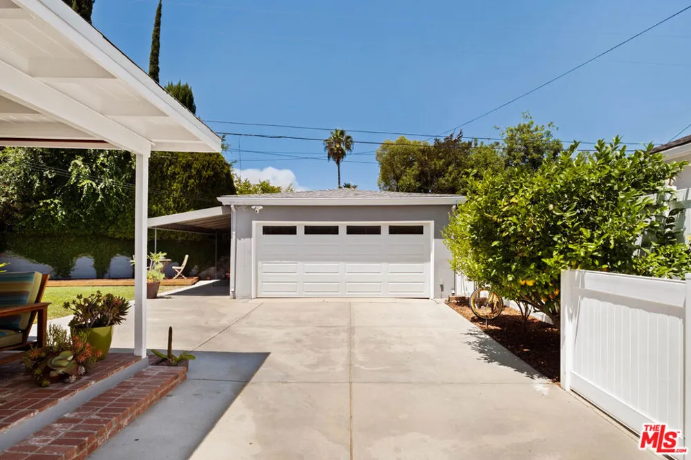 6237 Belmar Avenue Tarzana, CA 91335