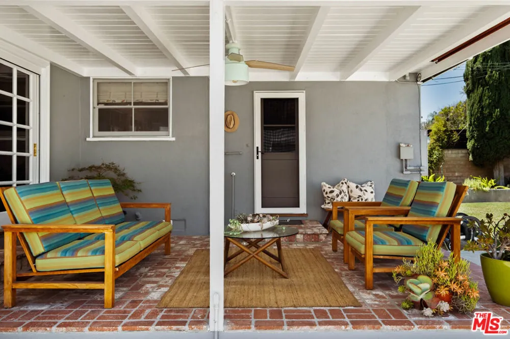 6237 Belmar Avenue Tarzana, CA 91335