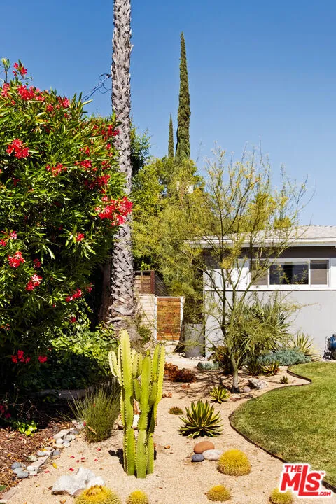 6237 Belmar Avenue Tarzana, CA 91335