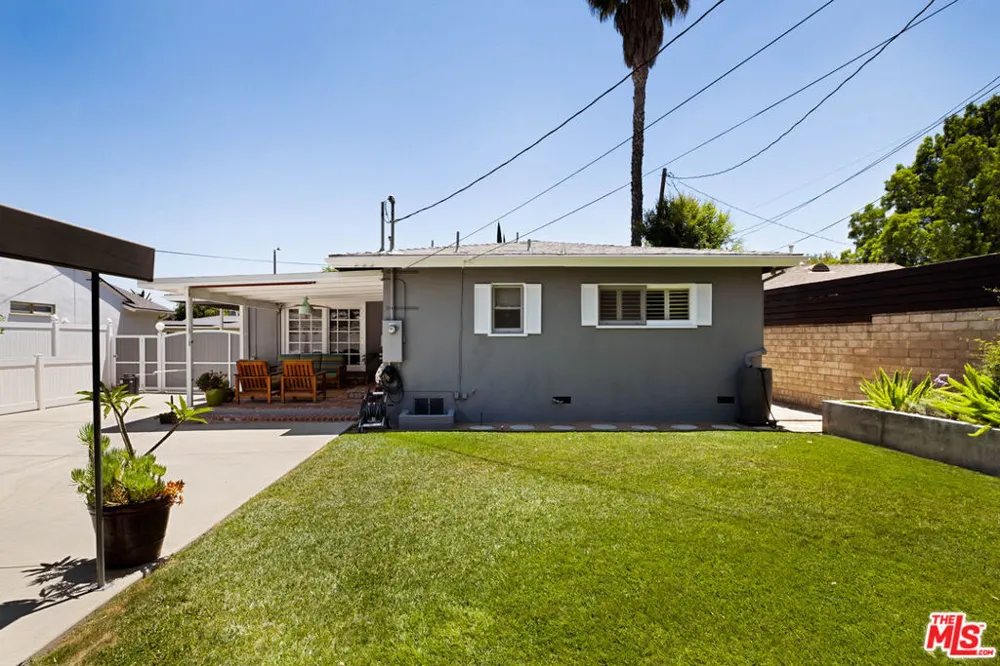 6237 Belmar Avenue Tarzana, CA 91335