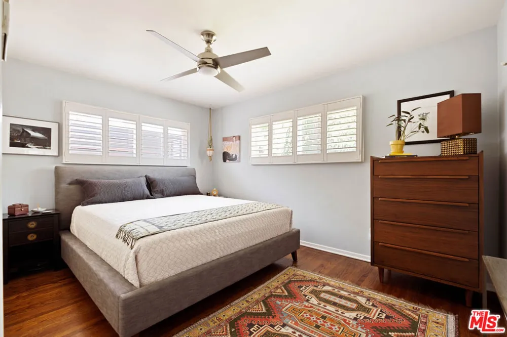 6237 Belmar Avenue Tarzana, CA 91335