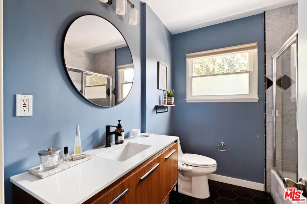 6237 Belmar Avenue Tarzana, CA 91335
