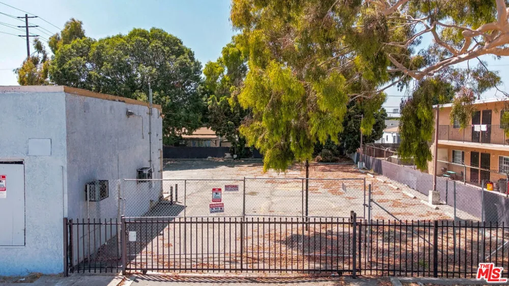 9145 S Broadway Los Angeles, CA 90003