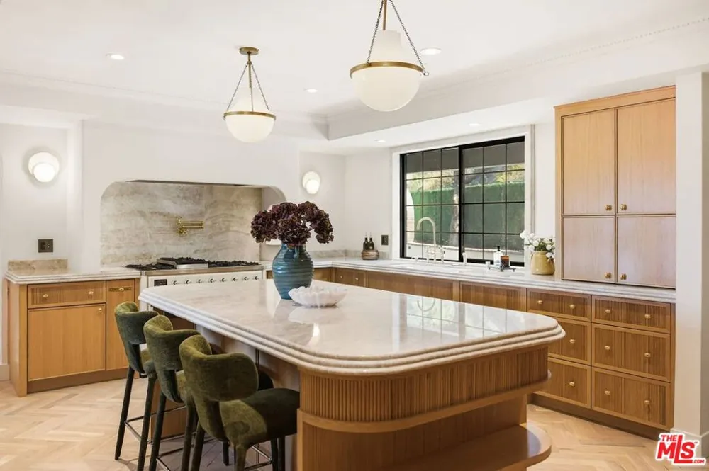 8244 Skyline Drive Los Angeles, CA 90046