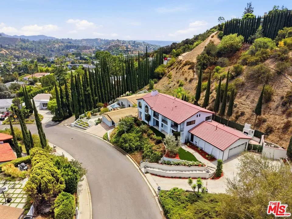 8244 Skyline Drive Los Angeles, CA 90046