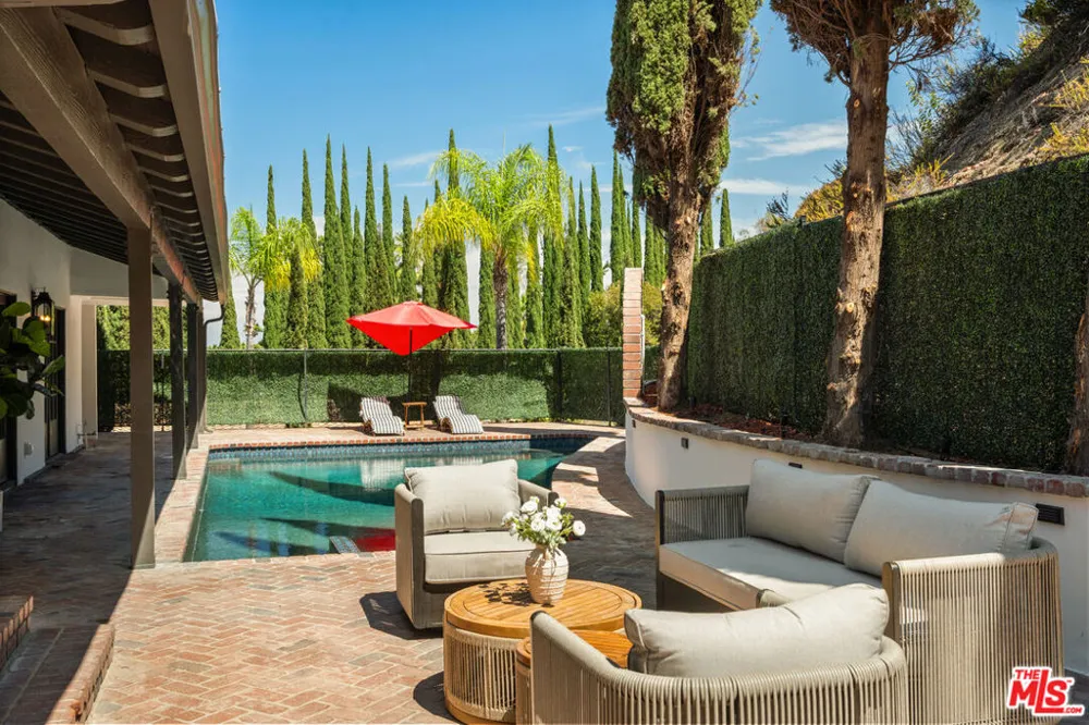 8244 Skyline Drive Los Angeles, CA 90046