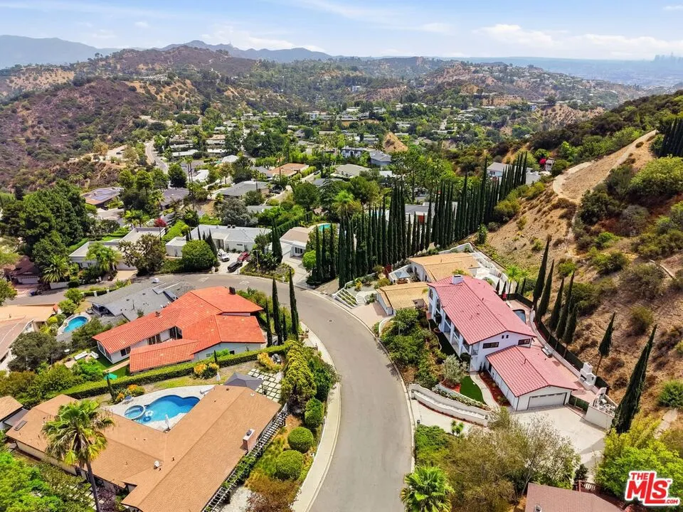 8244 Skyline Drive Los Angeles, CA 90046