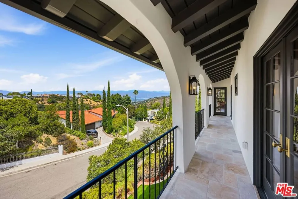 8244 Skyline Drive Los Angeles, CA 90046