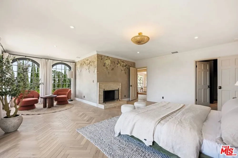 8244 Skyline Drive Los Angeles, CA 90046