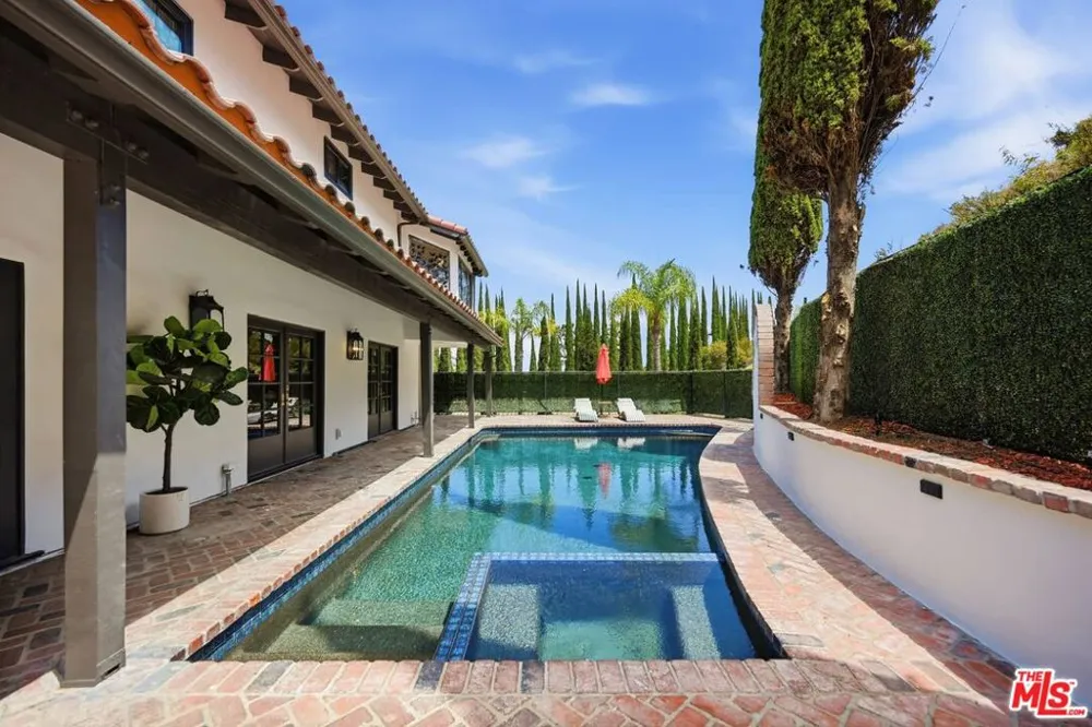 8244 Skyline Drive Los Angeles, CA 90046