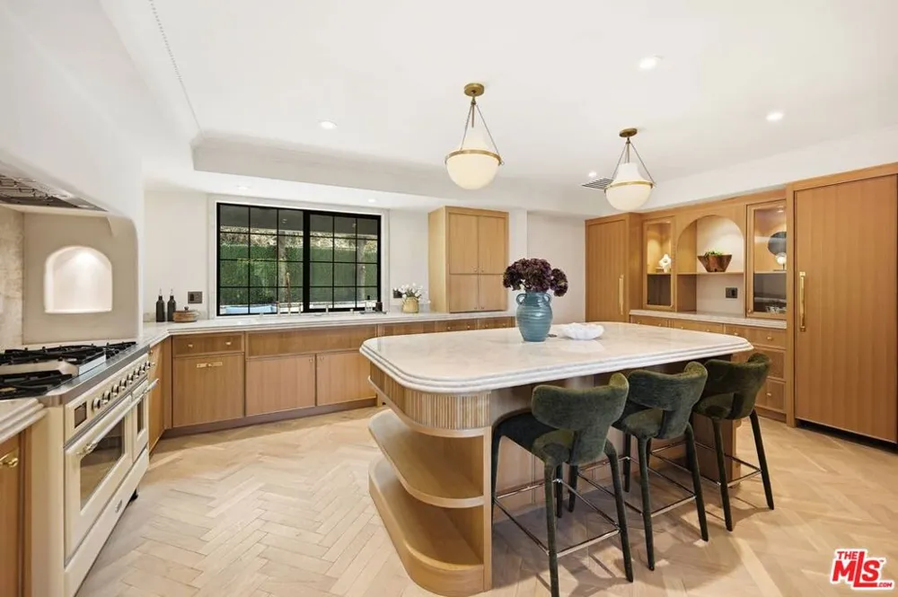 8244 Skyline Drive Los Angeles, CA 90046
