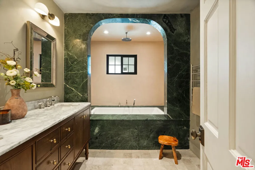 8244 Skyline Drive Los Angeles, CA 90046