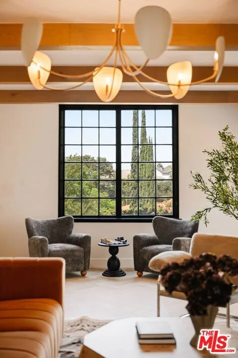 8244 Skyline Drive Los Angeles, CA 90046
