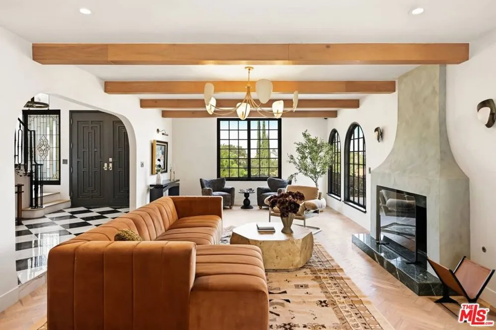 8244 Skyline Drive Los Angeles, CA 90046