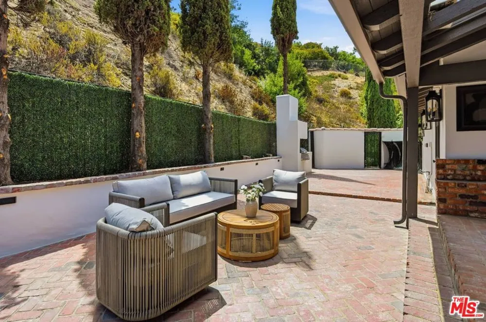8244 Skyline Drive Los Angeles, CA 90046