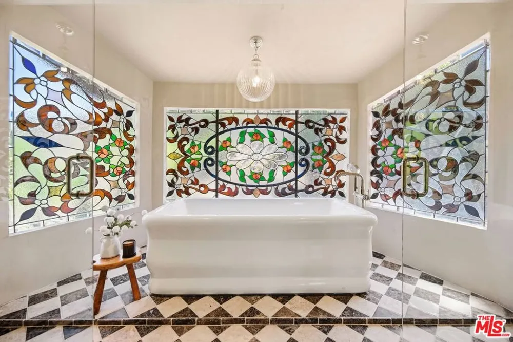 8244 Skyline Drive Los Angeles, CA 90046