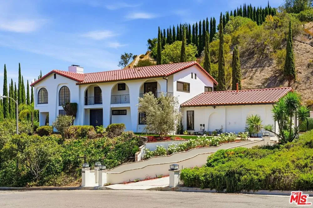 8244 Skyline Drive Los Angeles, CA 90046