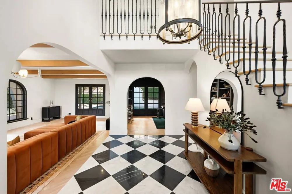 8244 Skyline Drive Los Angeles, CA 90046