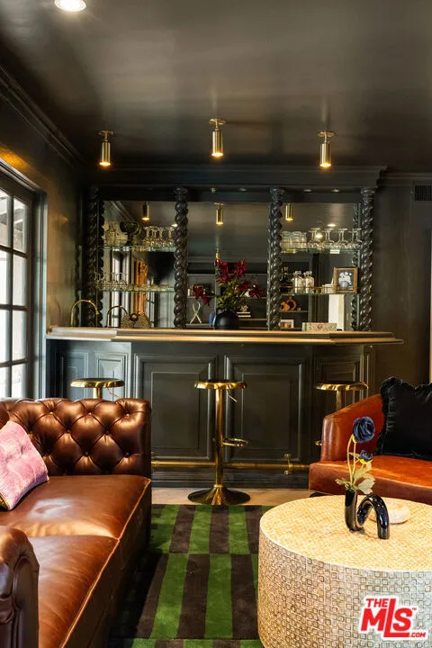 8244 Skyline Drive Los Angeles, CA 90046