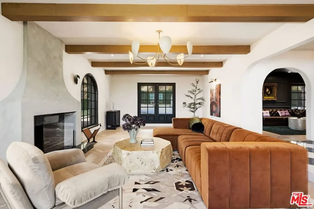 8244 Skyline Drive Los Angeles, CA 90046