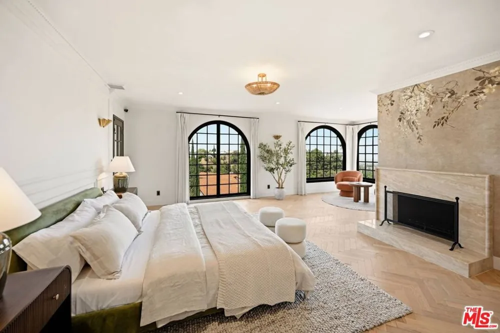 8244 Skyline Drive Los Angeles, CA 90046