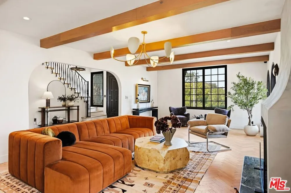 8244 Skyline Drive Los Angeles, CA 90046